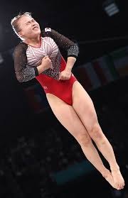 详解棒球规则中的场外飞球判罚以及球击中支柱后的垒位补偿